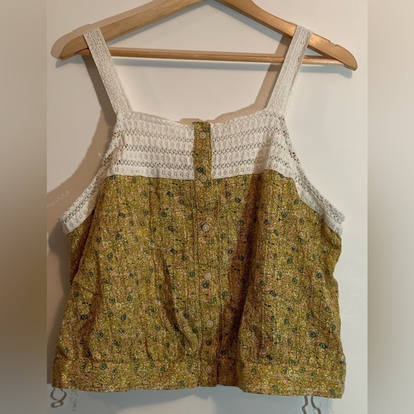 Universal Thread Front Button Crochet Crop Top - Picture 3 of 5